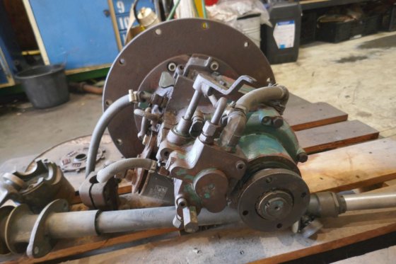 沃尔沃遍达齿轮箱和螺旋桨轴