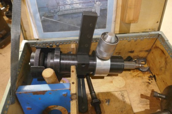 クリスマリンバルブ研磨機