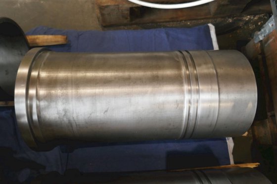 瓦锡兰-瓦锡兰气缸套花瓶 22