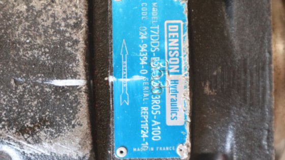 デニソンベーンポンプおよびモーター T7DDS-B24-B24-3R05-A100