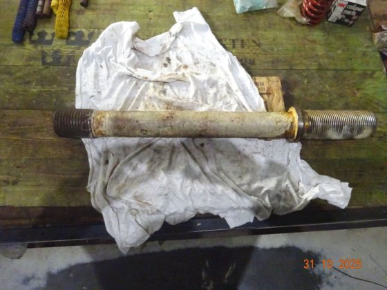 MAN B&W Augsburg 螺柱螺栓 侧面