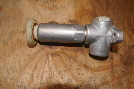 莫纳克燃油供给泵