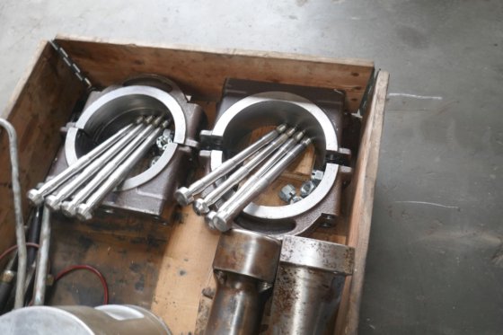 ピストンヘッドおよびコンロッドベアリング付きウィヒマン・コネクティングロッド