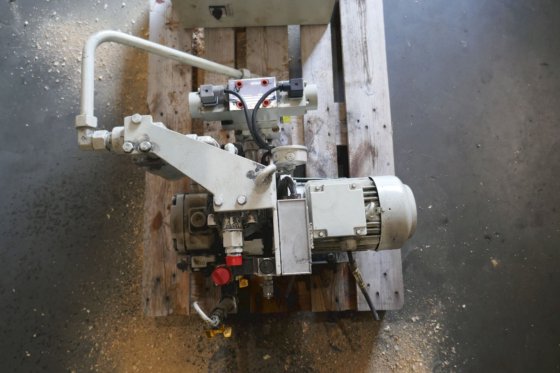 1999 年 Brunvoll 紧凑型液压动力装置 +