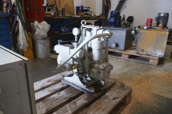 1999 年 Brunvoll 紧凑型液压动力装置 +