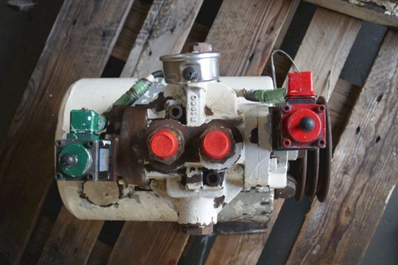 带皮带传动的 Frydenbo 转向机泵