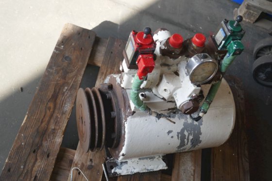 带皮带传动的 Frydenbo 转向机泵