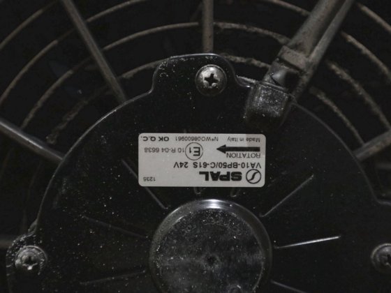 带 2 个风扇的 Spal 铝散热器