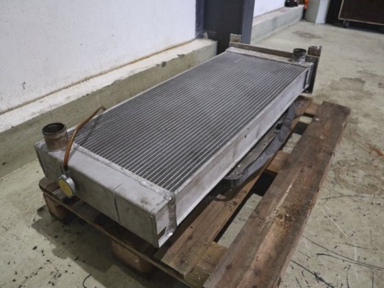 带 2 个风扇的 Spal 铝散热器