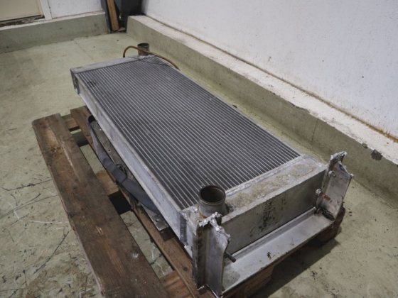 带 2 个风扇的 Spal 铝散热器