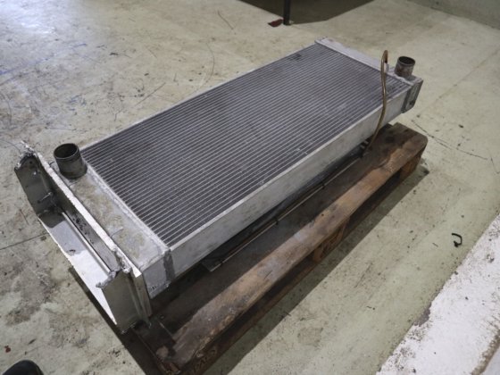 带 2 个风扇的 Spal 铝散热器