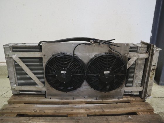 带 2 个风扇的 Spal 铝散热器