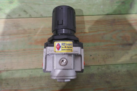 SDPC 空气调节器 FM-40-04-R 1/2 ''