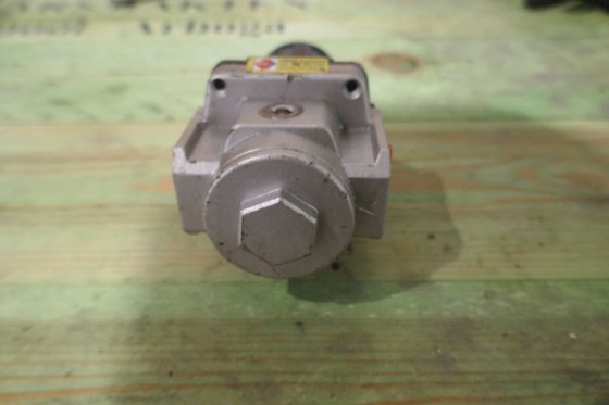 SDPC 空气调节器 FM-40-04-R 1/2 ''