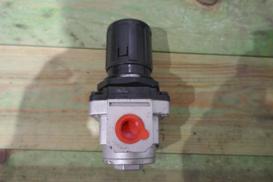 SDPC 空气调节器 FM-40-04-R 1/2 ''