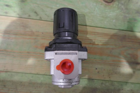 SDPC 空气调节器 FM-40-04-R 1/2 ''