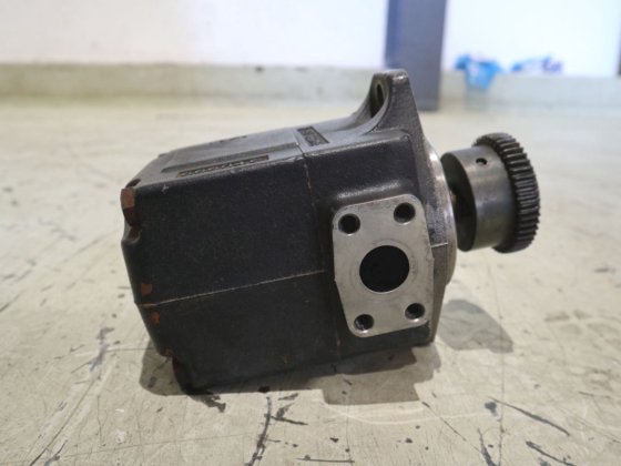 パーカー・デニソン T6CM B25 1R00 C1