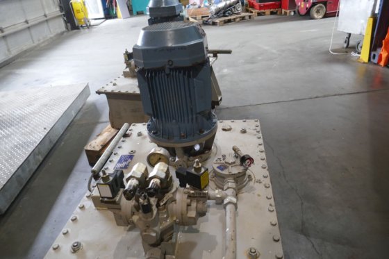 1999 乌尔斯坦 PU45 010 油箱装置