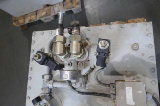 1999 乌尔斯坦 PU45 010 油箱装置