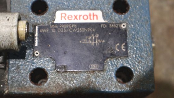 ビッカース スラスト制御用油圧バルブ