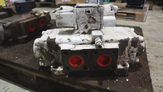 用于控制推力的 Vickers 液压阀