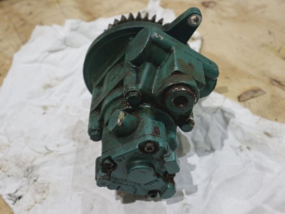 带伺服泵的沃尔沃遍达燃油泵