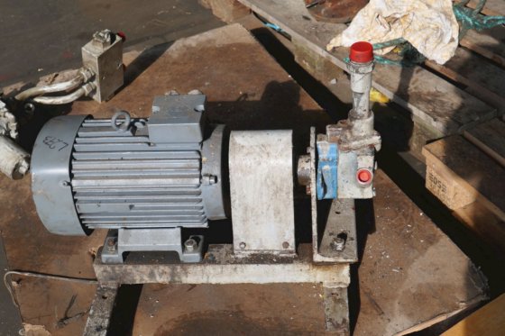 Sperry Vickers ベーンポンプ 235E 2884363