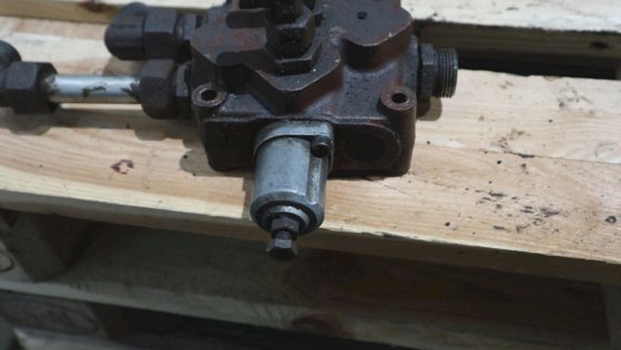 バルブオイル 1 バンク方向制御バルブ P ボディ