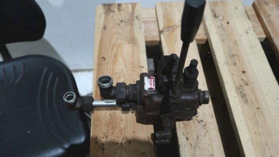 バルブオイル 1 バンク方向制御バルブ P ボディ