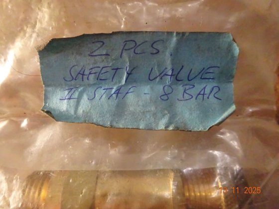 安全阀设定压力为 8 巴