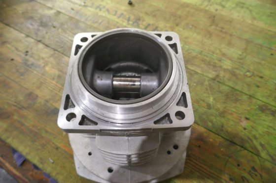 气缸和活塞式空气压缩机 1503.2881 和 104.910