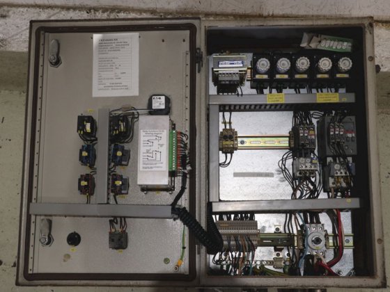 2002 アルファ・ラバル JWP-26-C100用コントロールキャビネット