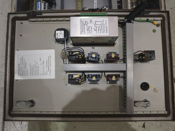 2002 アルファ・ラバル JWP-26-C100用コントロールキャビネット