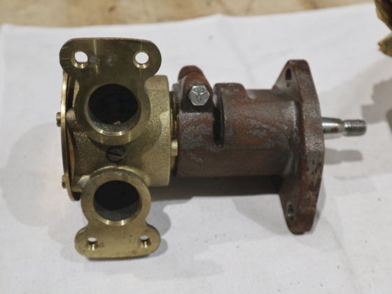 沃尔沃遍达海水泵