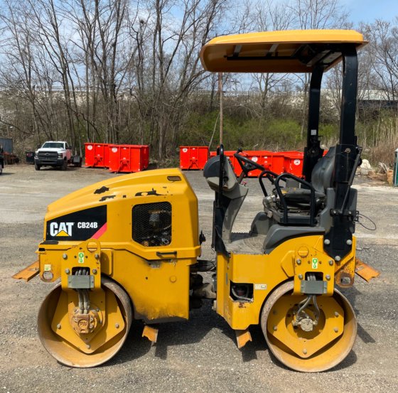 2015 Caterpillar Cb24b In Spring City Pa Usa 