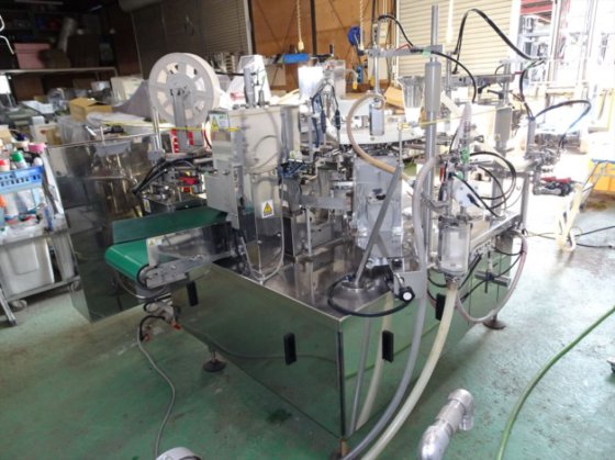 2013 クリップ結束機付自動袋詰めシール機