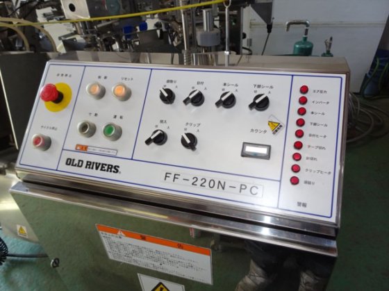 2013 クリップ結束機付自動袋詰めシール機