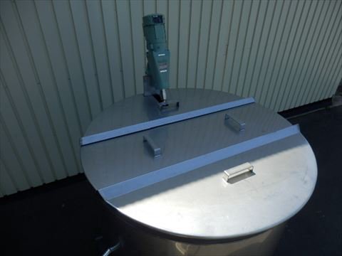 700L 撹拌機付タンク②