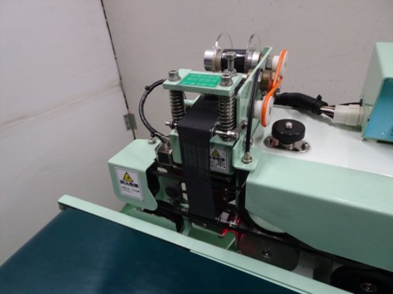 セミ・オートシール機