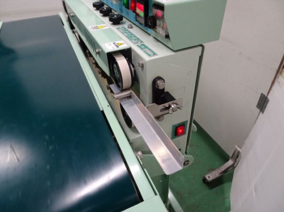 セミ・オートシール機