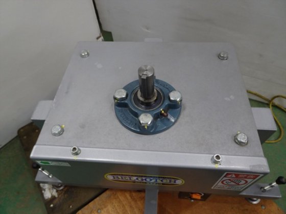 ターンテーブル