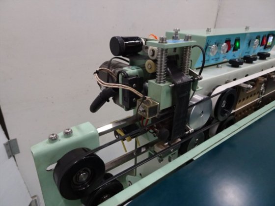 セミ・オートシール機