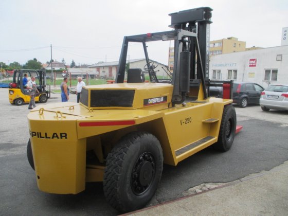 叉车 卡特彼勒 V250 #3226