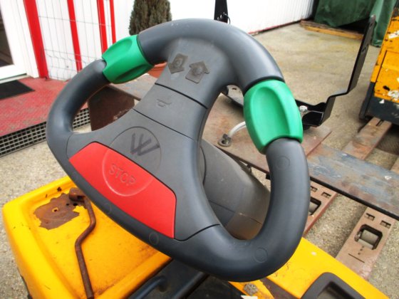 ユンゲインリッヒECE 220は、2〜#4269をノックダウン