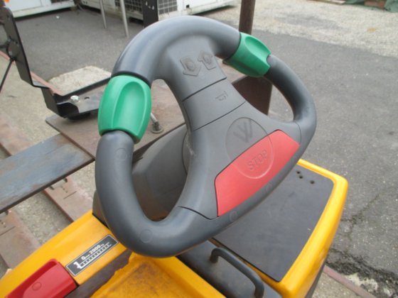 ユンゲインリッヒECE 220は、2〜#4269をノックダウン