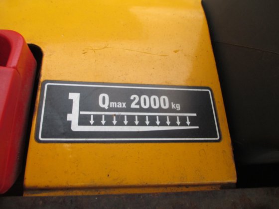 ユンゲインリッヒECE 220は、2〜#4269をノックダウン