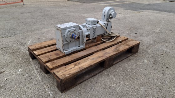 交流电机，带变速箱和滚筒 0.075 千瓦 #4479