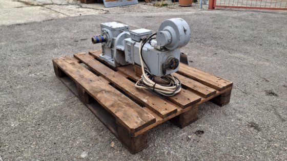 交流电机，带变速箱和滚筒 0.075 千瓦 #4479