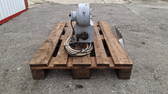 交流电机，带变速箱和滚筒 0.075 千瓦 #4479