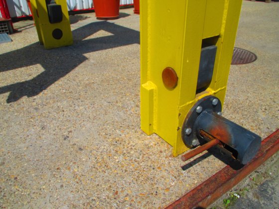 4700 号提升梁装置